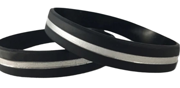 thin_grey_line_bracelette-removebg-preview